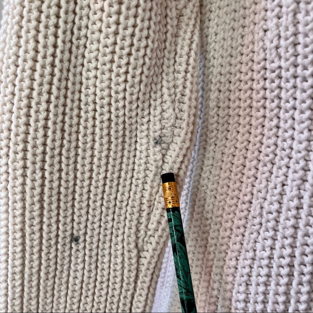 H&M V-neck cable knit sweater • black and white • Size S - Picture 7 of 11